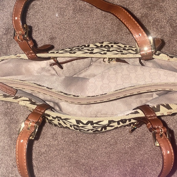 Michael Kors Tote Bag - Picture 5 of 8